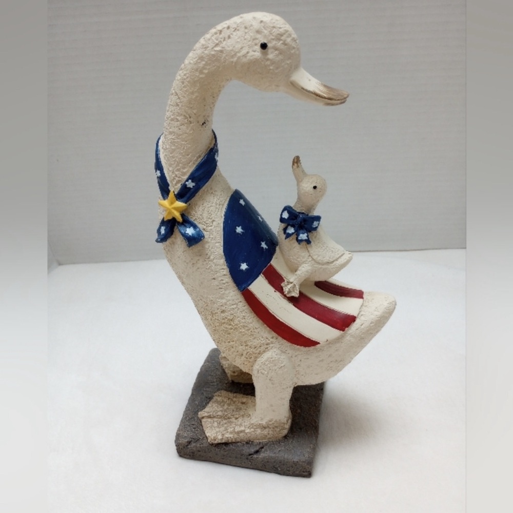 Patriotic Duck Home Decor on a 4x4 base